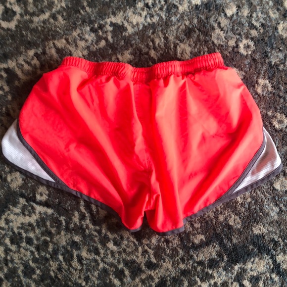 Under armor shorts - Picture 2 of 3